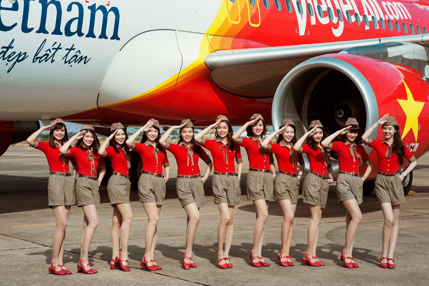 Сайт vietjet air. Вьетнам Эрлайнз стюардессы. Авиакомпания Thai Vietjet Air. Vietjet Air бикини. Vietjet стюардессы.