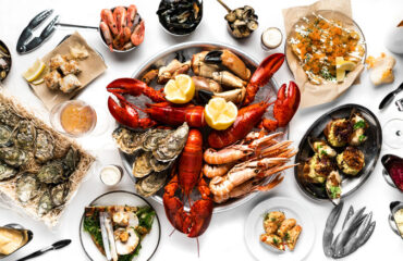 Lobster,And,Seafood,Party,Table,With,Oyster,,Crab,,Clams,,Shrimps